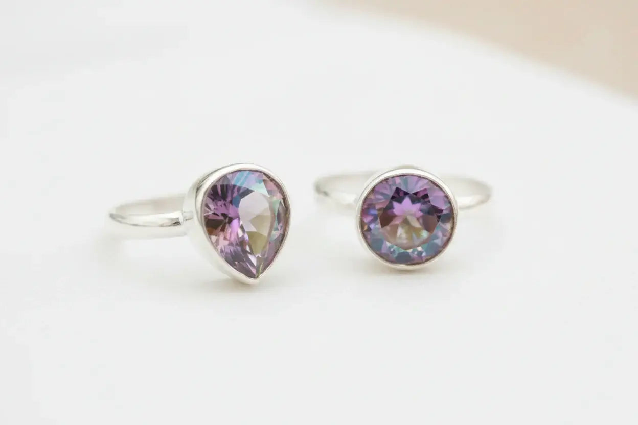 Anillo gema tallada topacio arcoíris