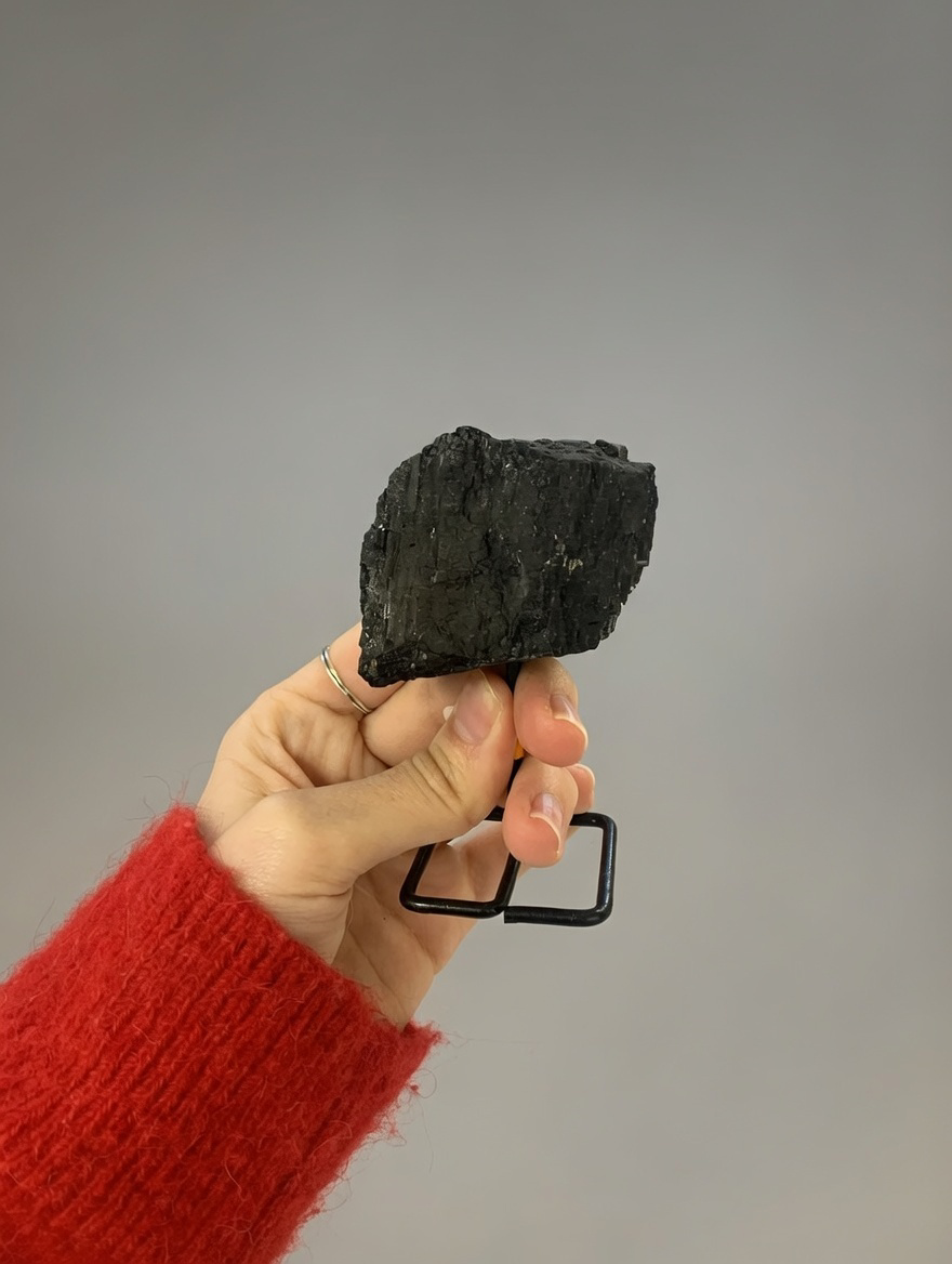 Base de metal negra de turmalina