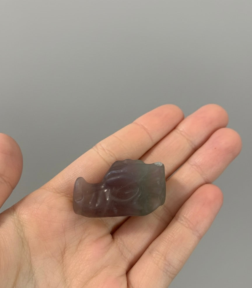 Cabeza de dragón de fluorita multicolor