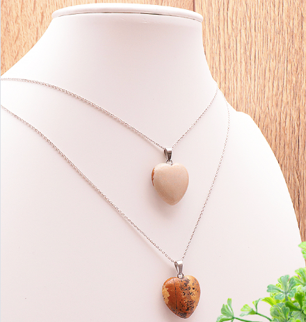 Collar de corazón de jaspe paisina