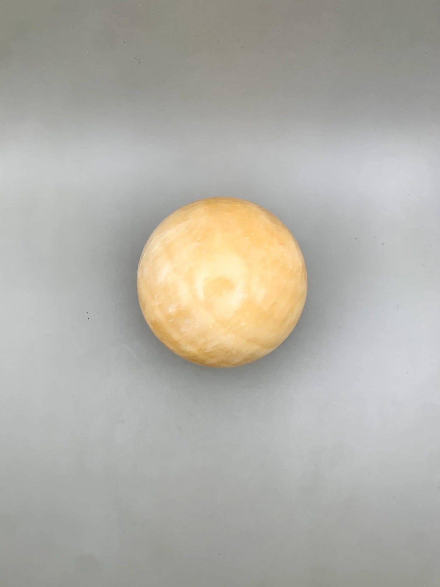 Esfera de calcita amarilla