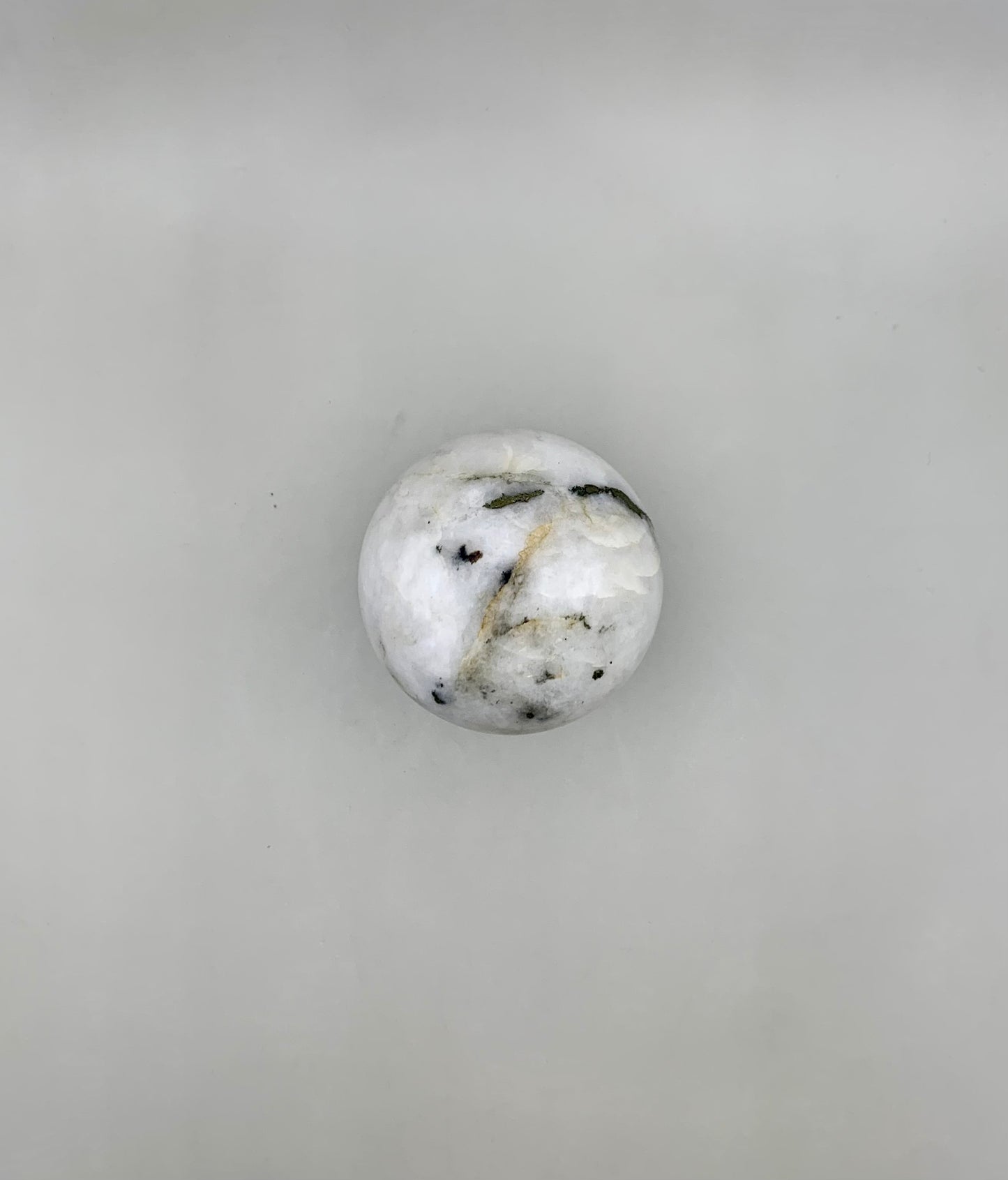 Esfera de cuarzo con lepidolita