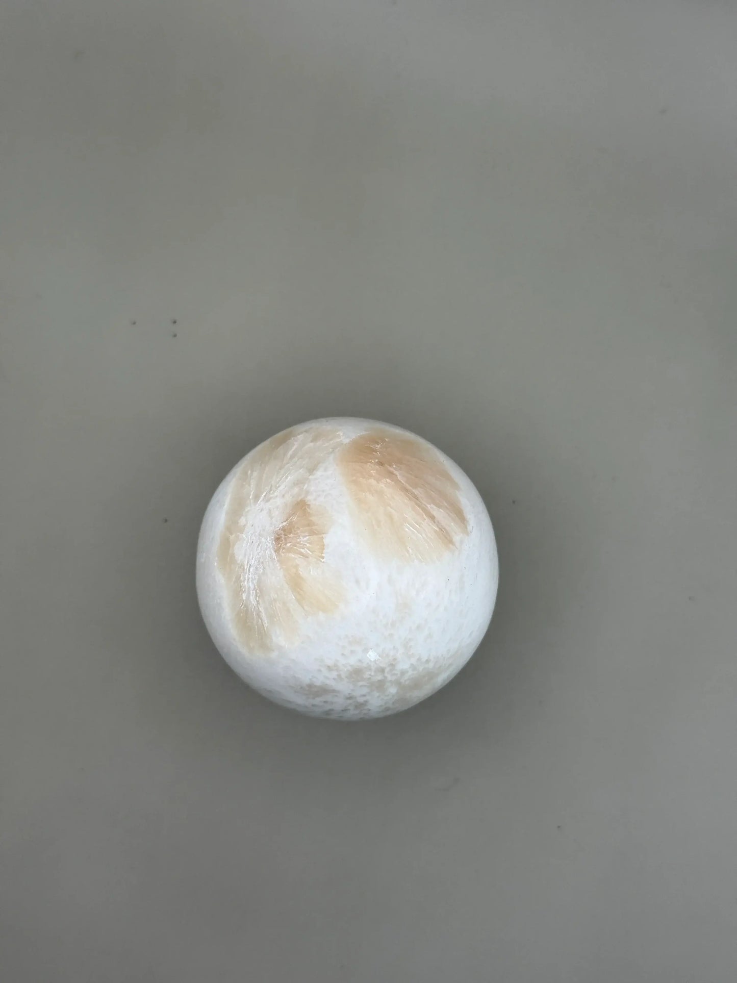 Esfera de Escolecita con Estilbita