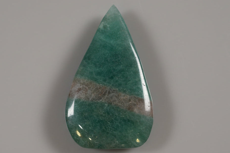 Forma libre de fluorita verde