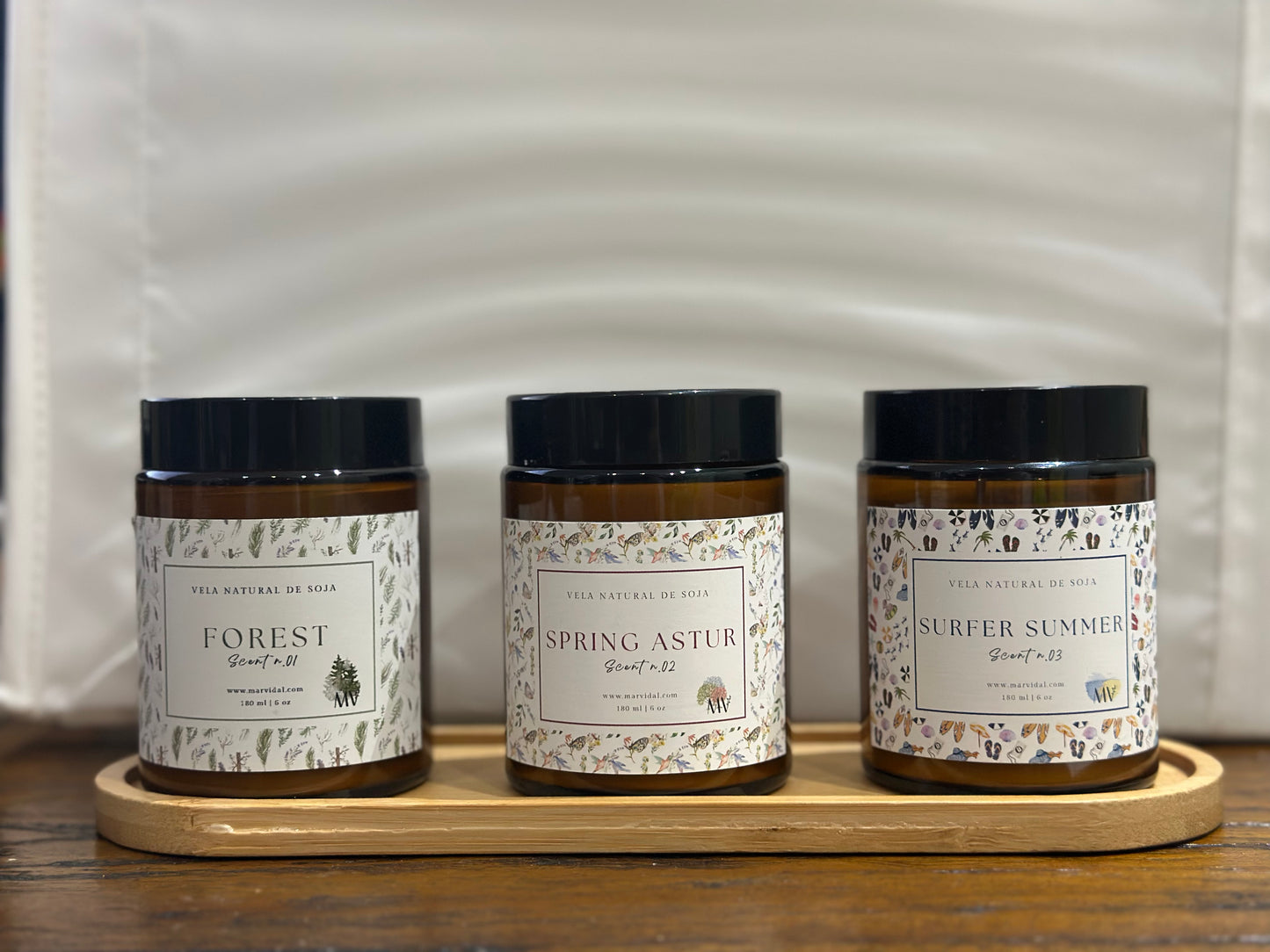 Bandeja de madera con 3 velas