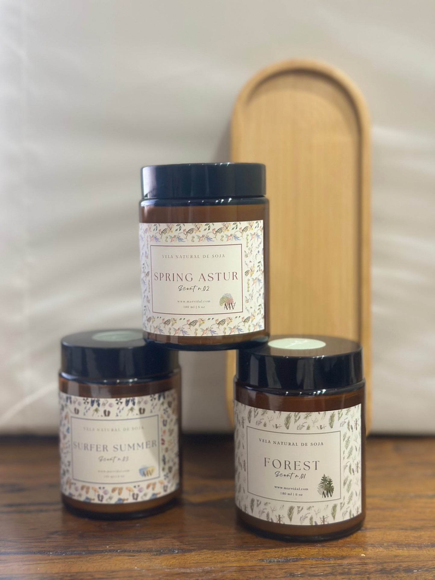 Bandeja de madera con 3 velas
