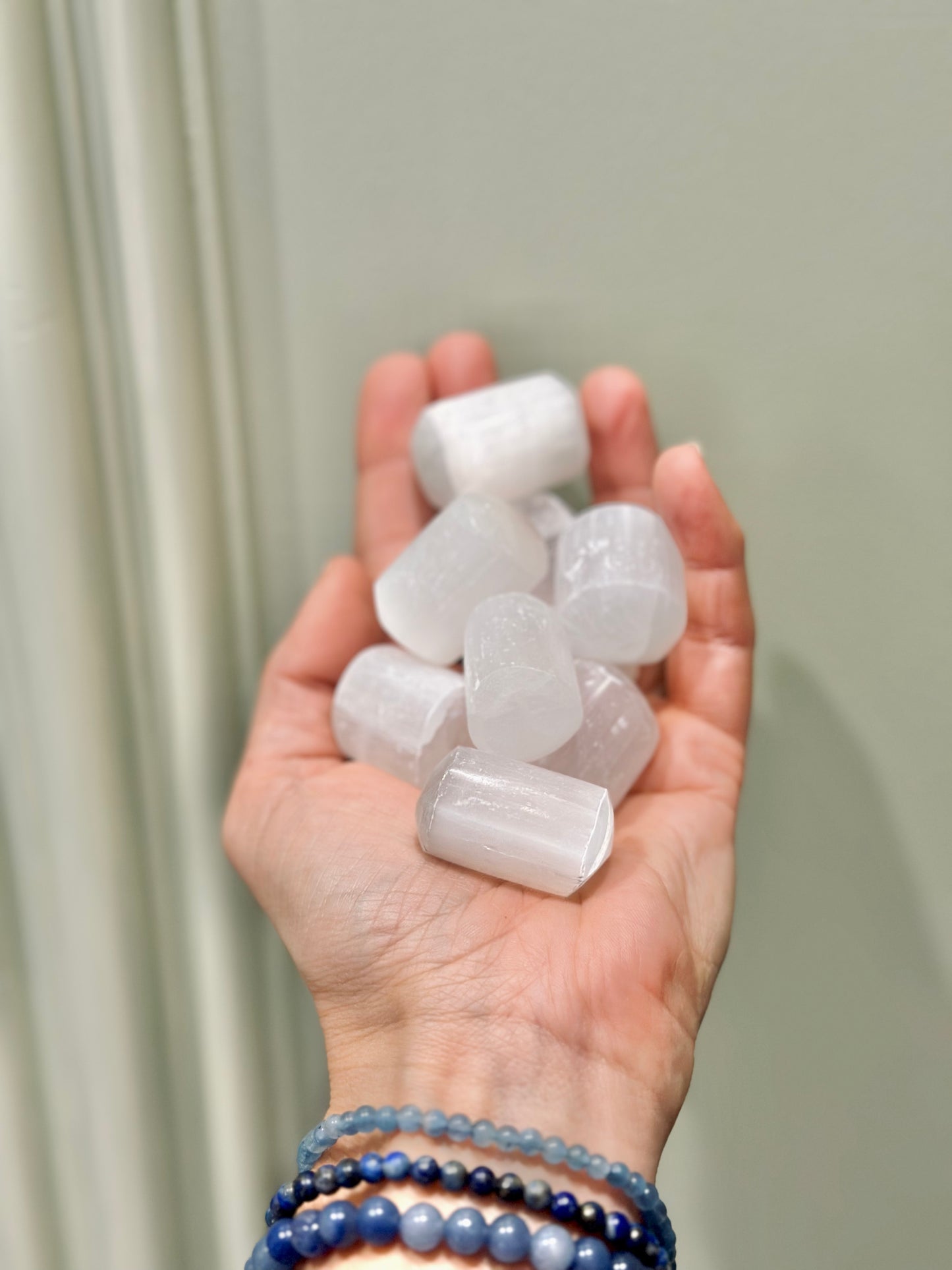 Rodado de selenita cilíndrico