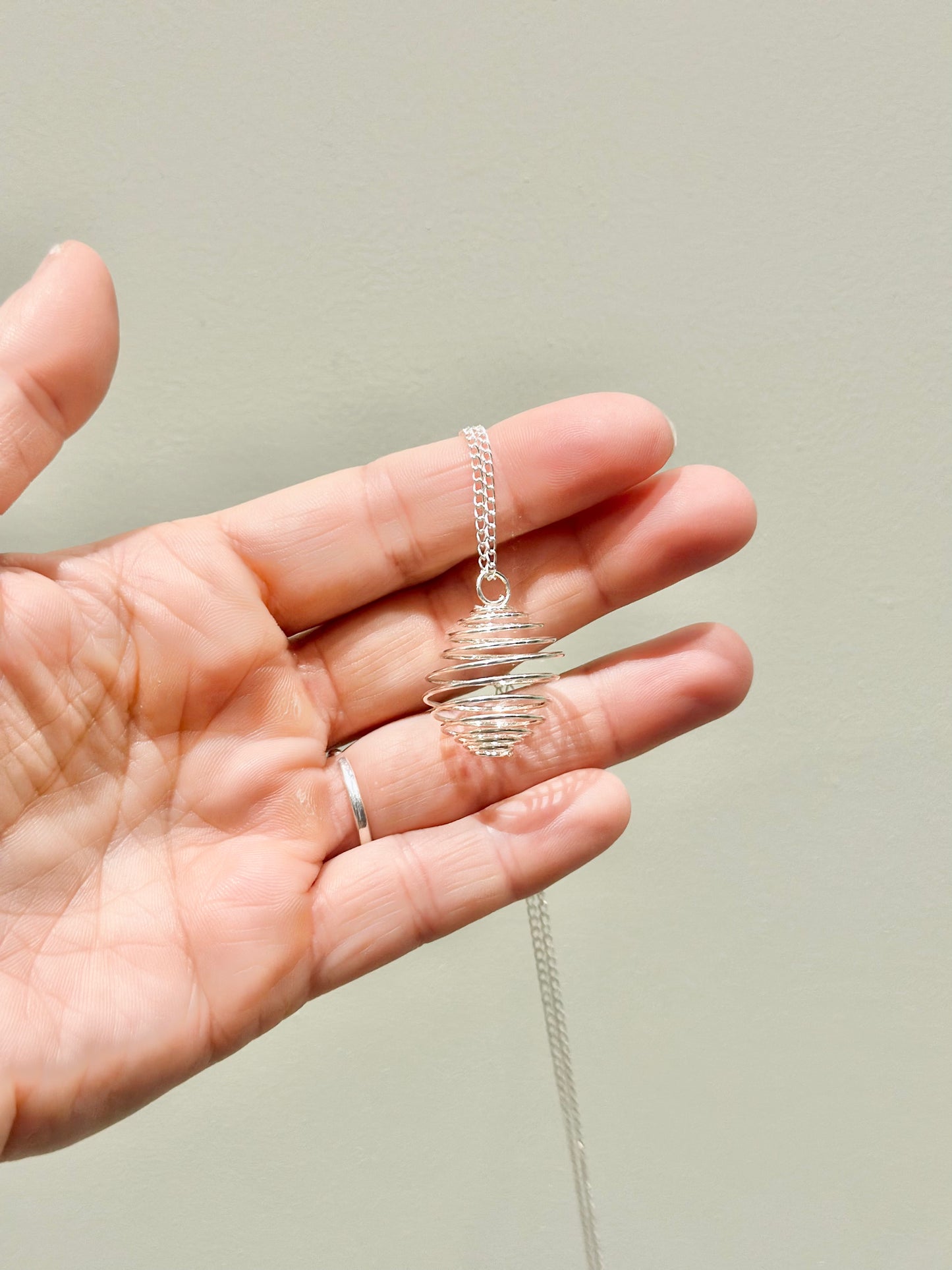 Colgante jaula plateada pequeña