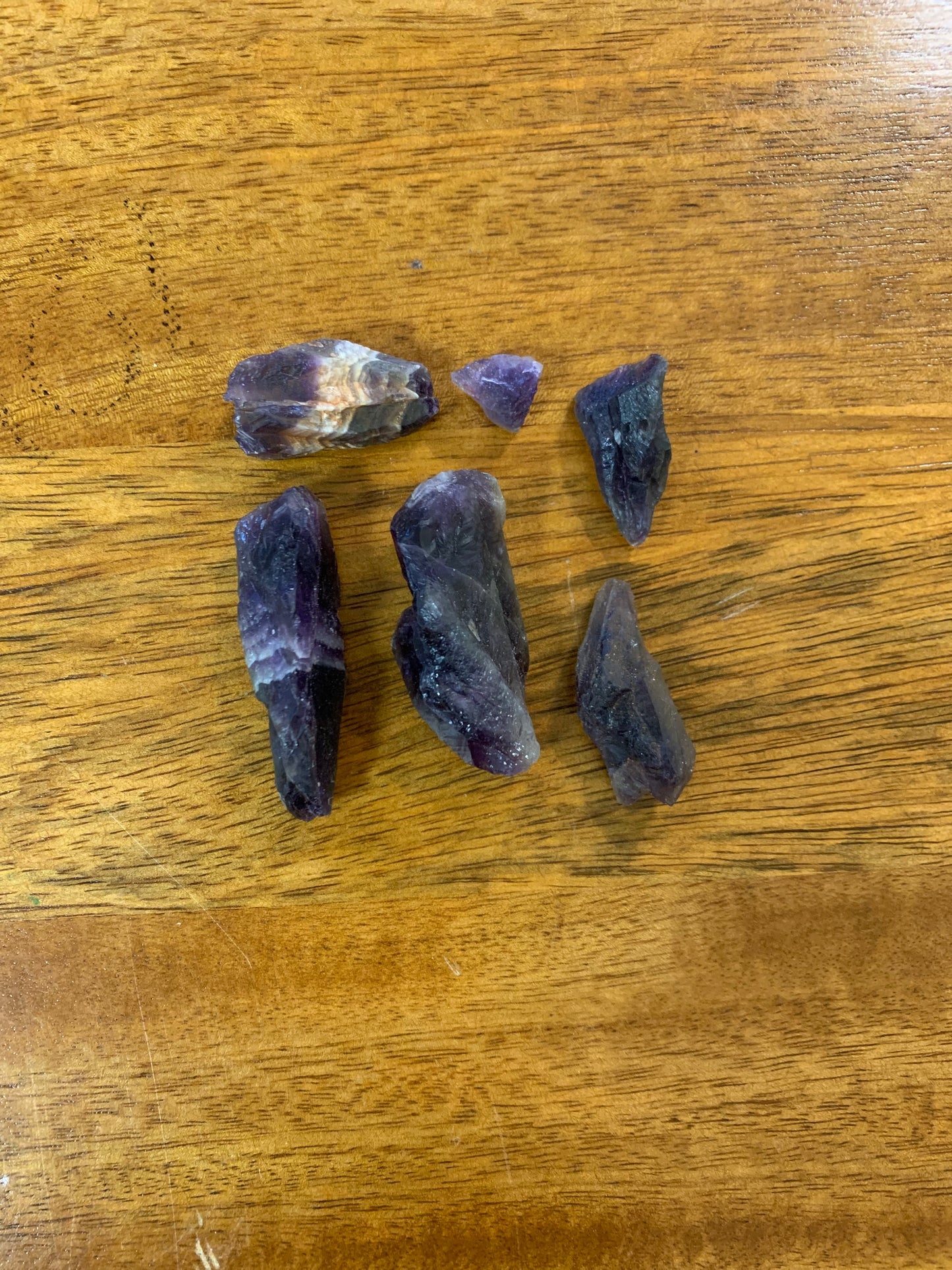Masivo de amatista con puntas semipulidas