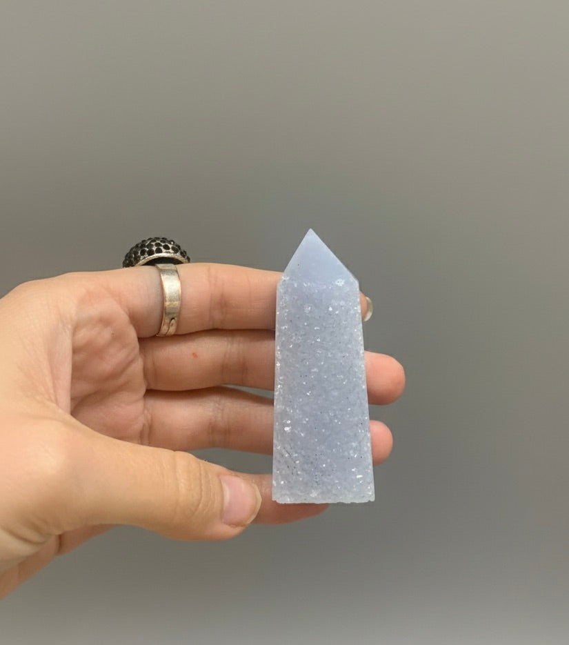 Punta generadora de celestina cristalizada