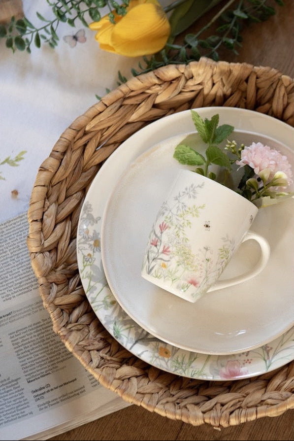 Taza de flores en porcelana