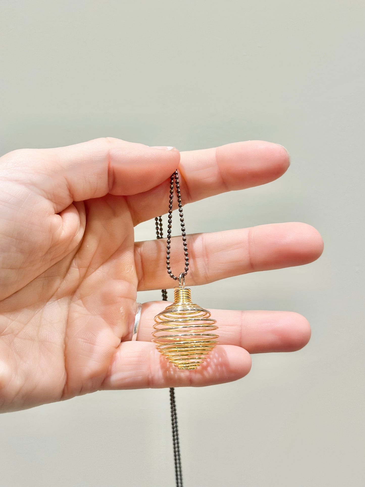 Colgante jaula dorado