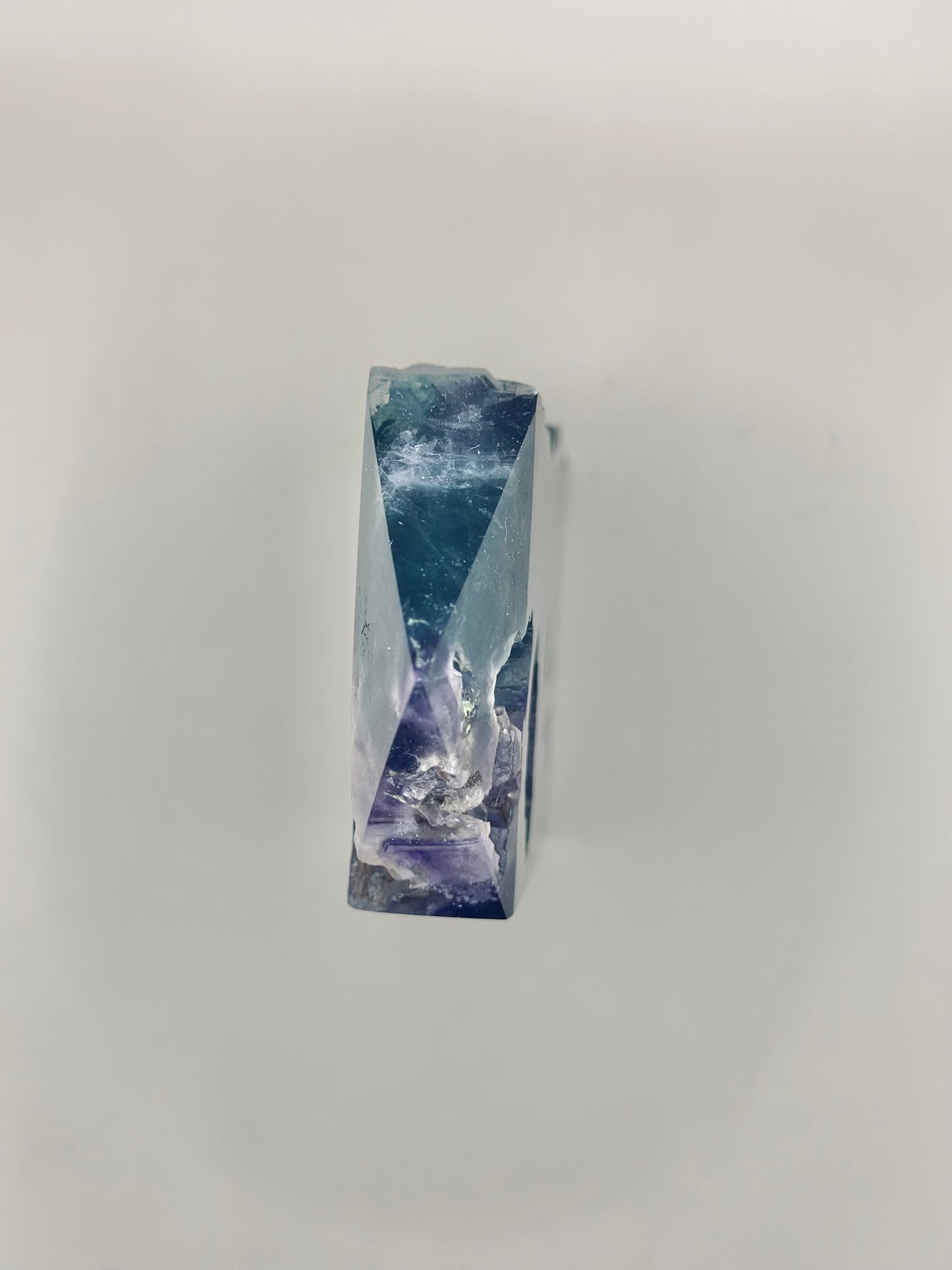 Punta de Fluorita Multicolor semipulida