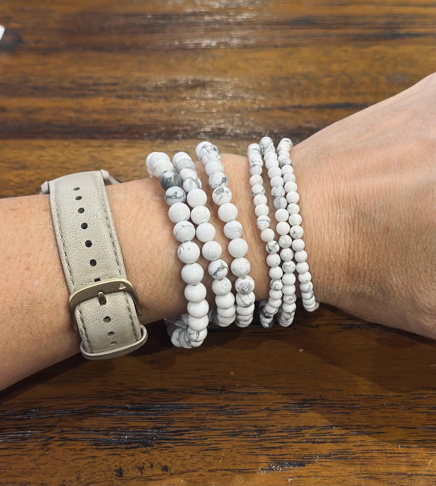 Pulsera de bolas de Howlita - La Quinta Vidal