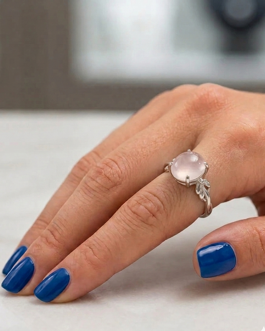 Anillo plateado de cuarzo rosa