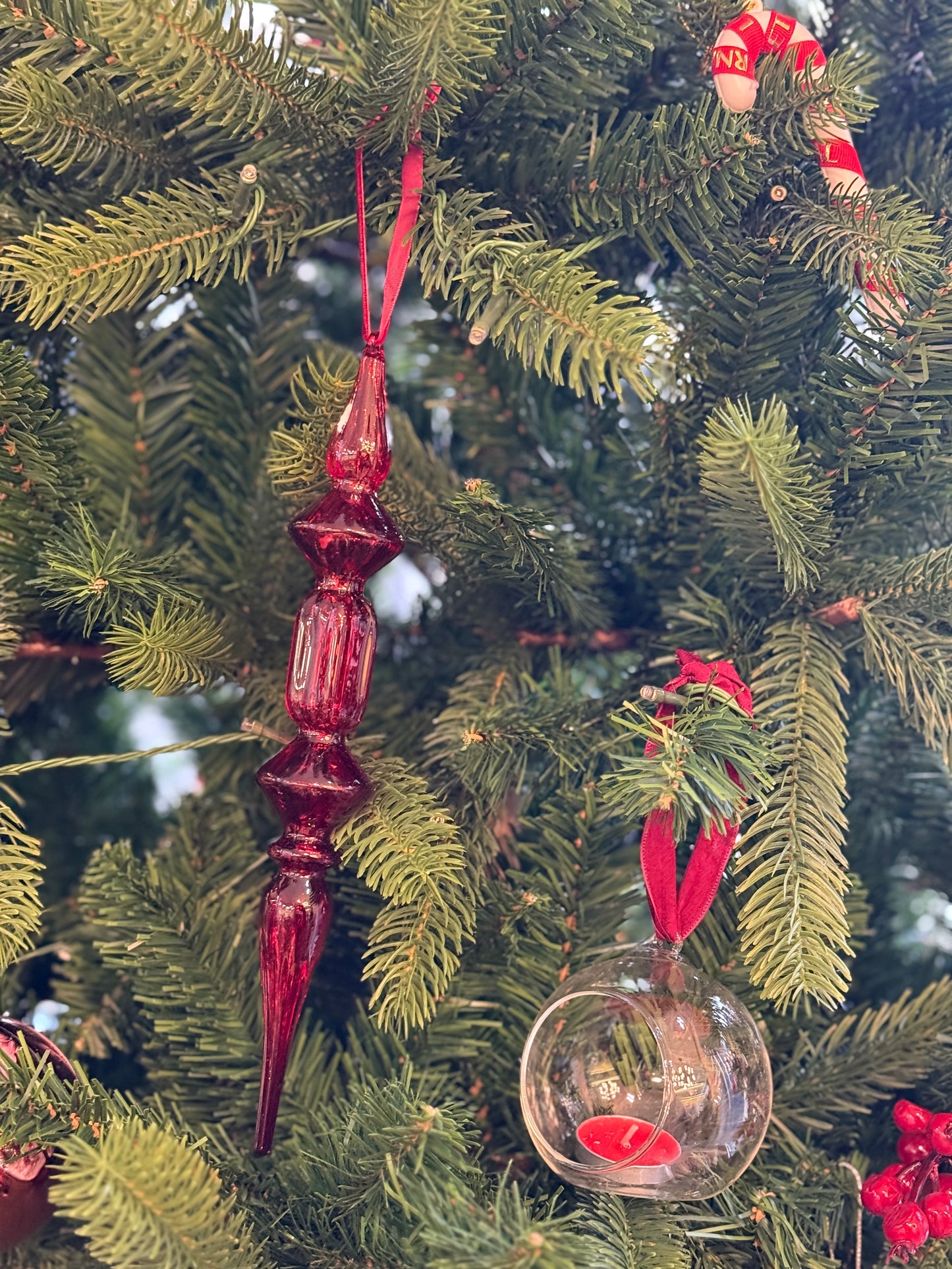 Adorno navideño en cristal rojo