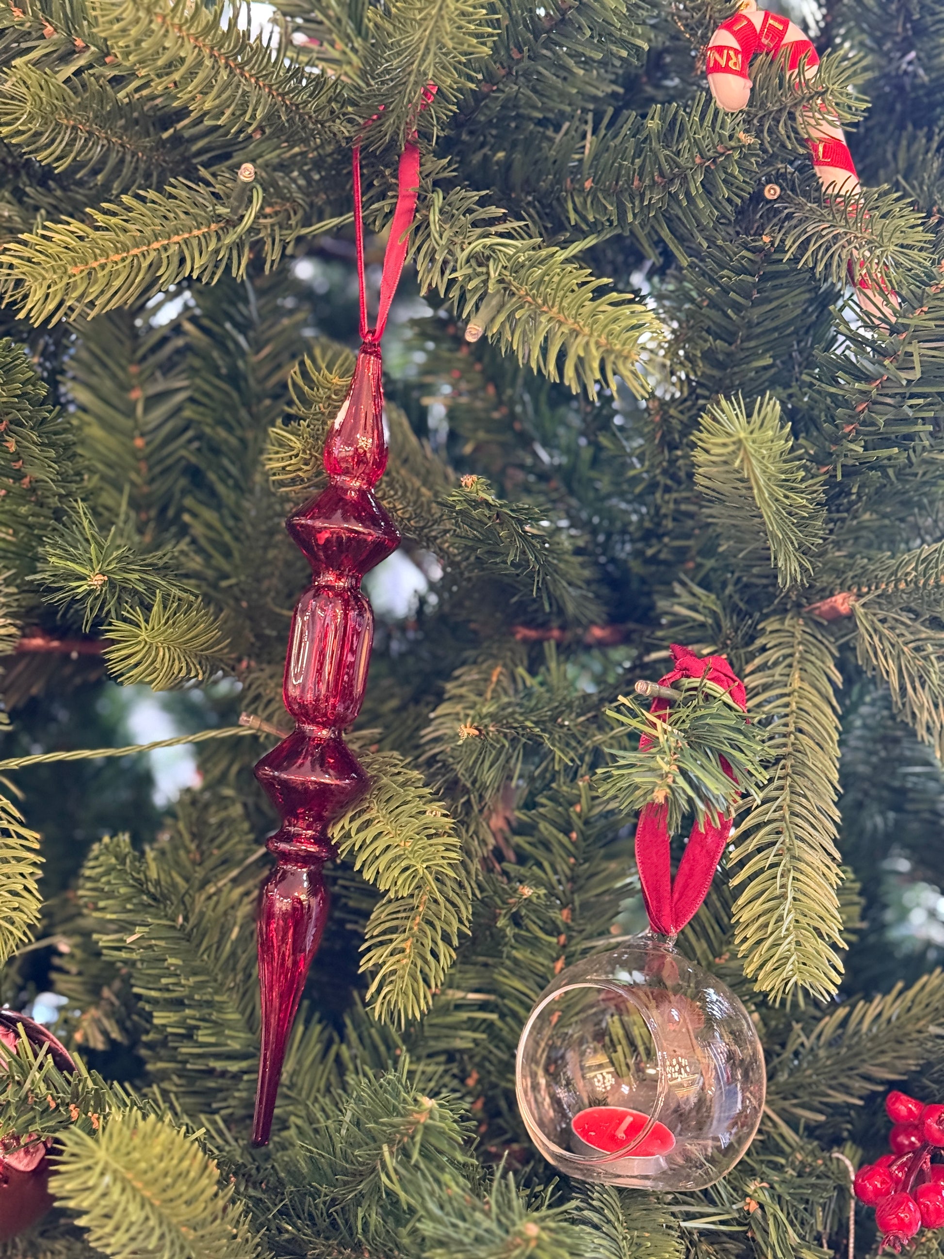 Adorno navideño en cristal rojo