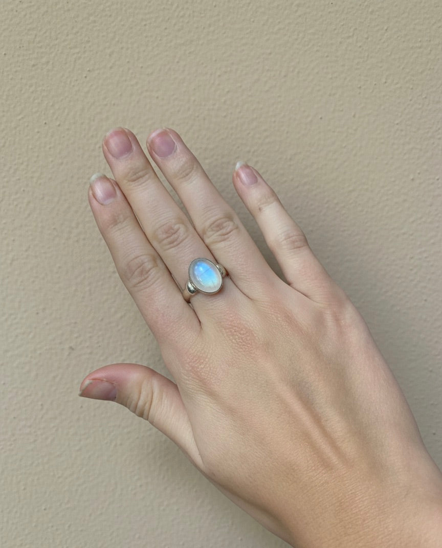 Anillo de piedra luna en plata 