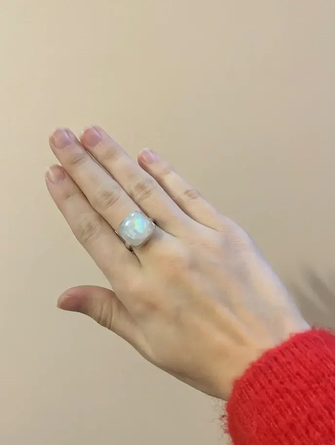 Anillo de piedra luna en plata
