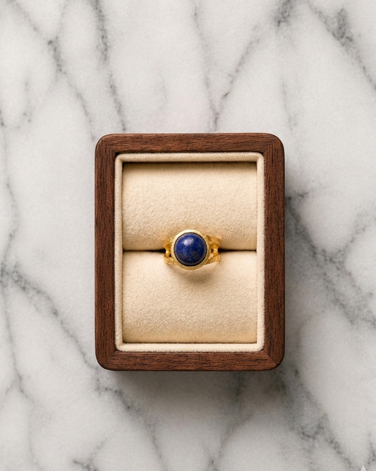 Anillo dorado de sodalita 