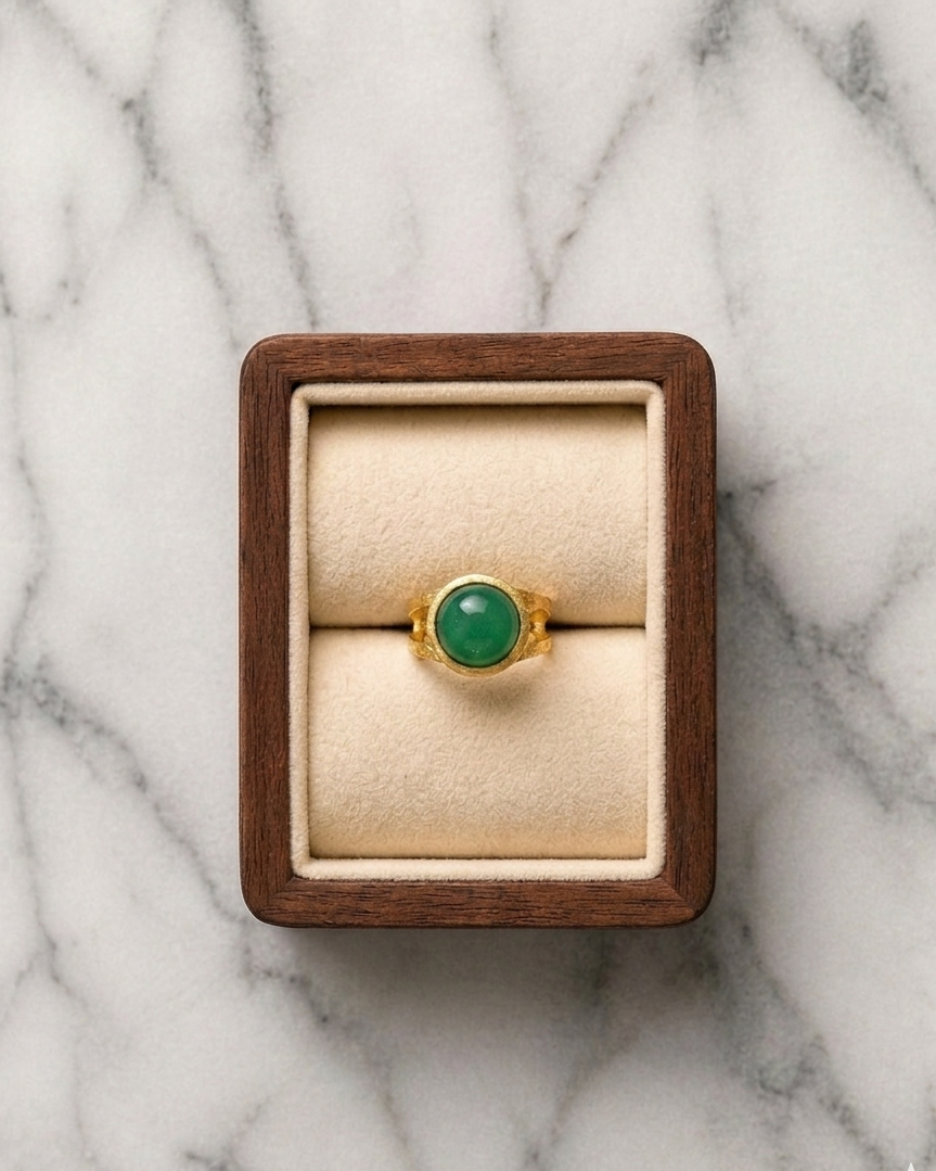 Anillo dorado de aventurina verde