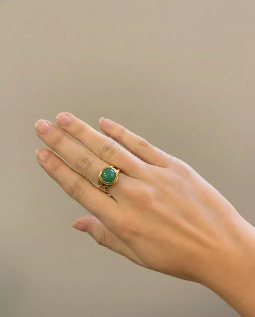 Anillo dorado de aventurina verde
