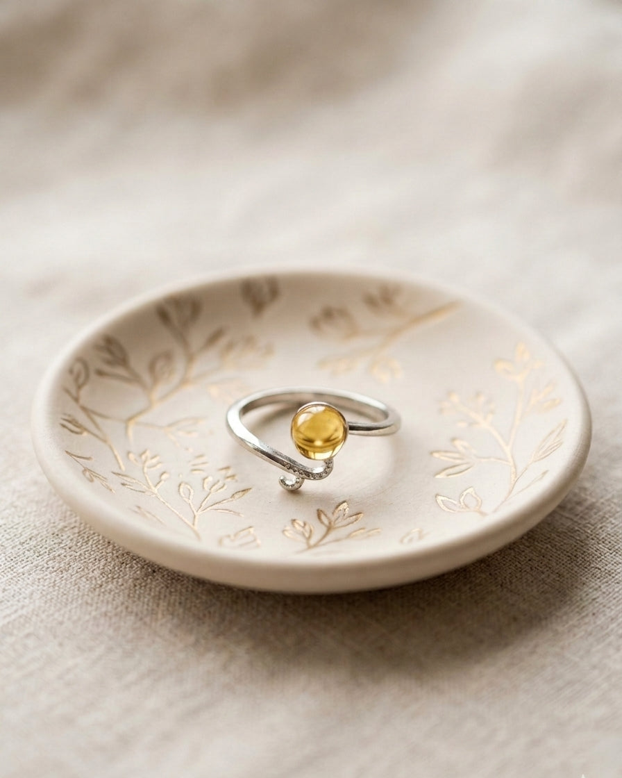 Anillo plateado de citrino 