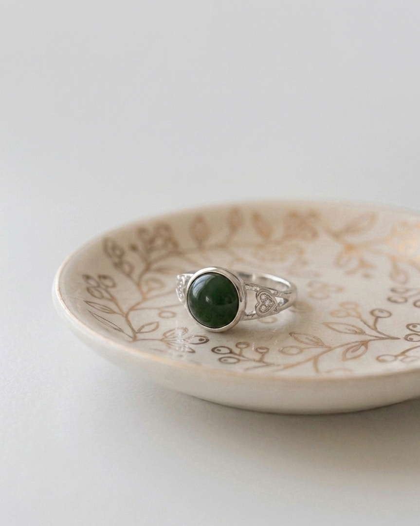 Anillo plateado de jade nefrita