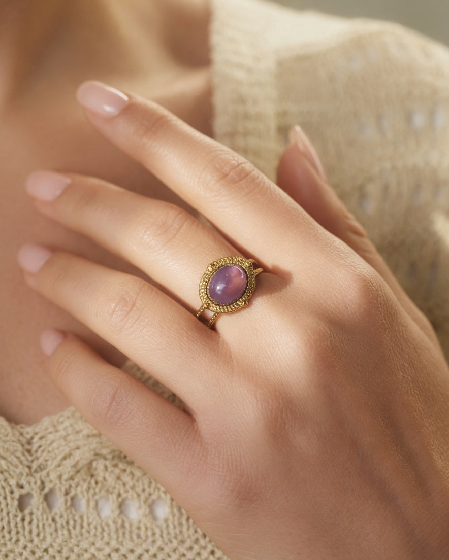 Anillo sahira dorado de amatista