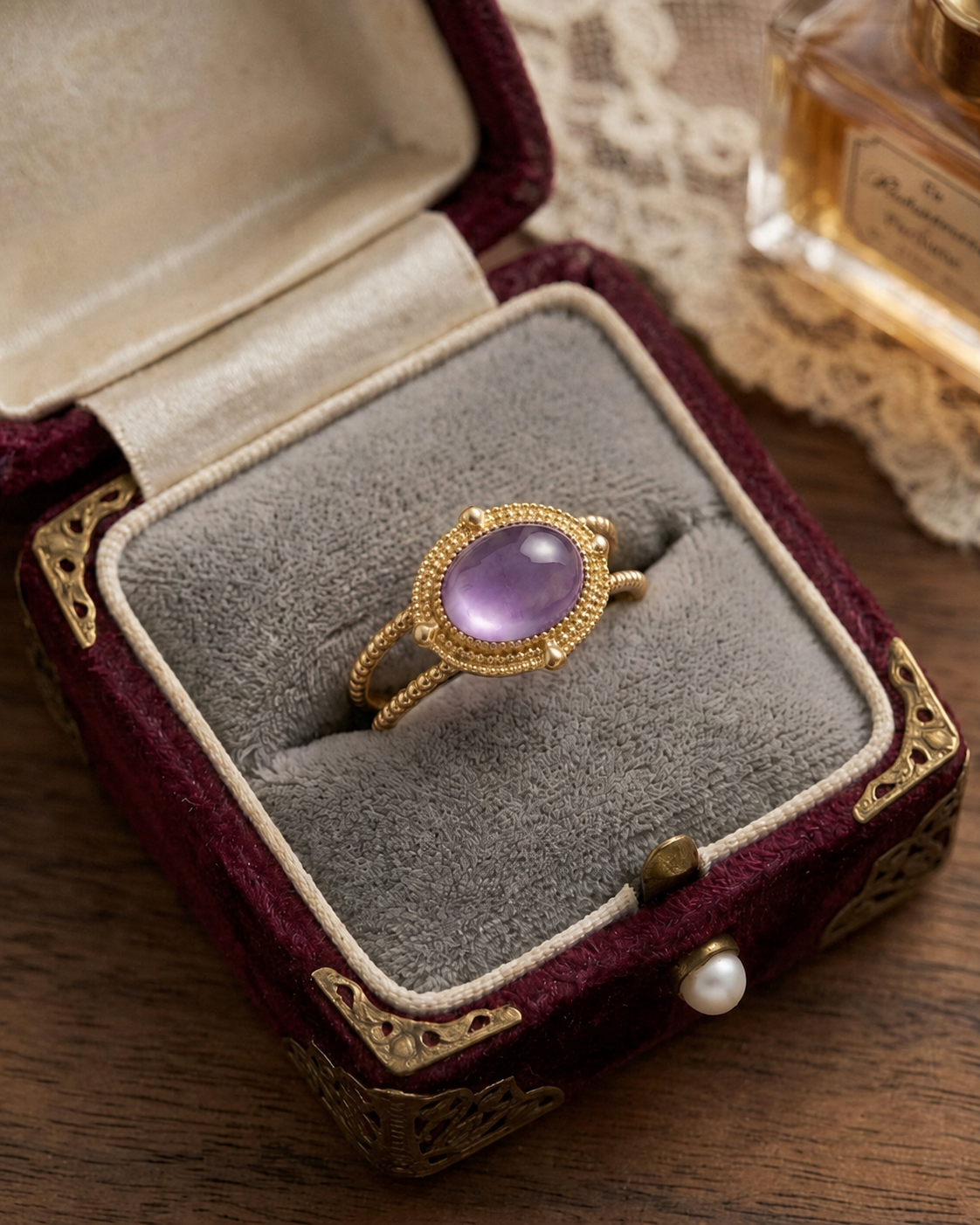Anillo sahira dorado de amatista