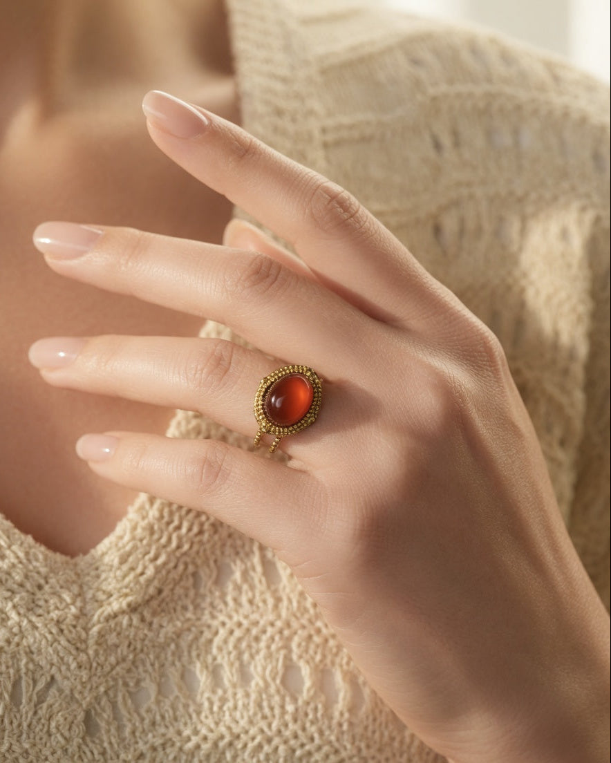 Anillo sahira dorado de cornalina