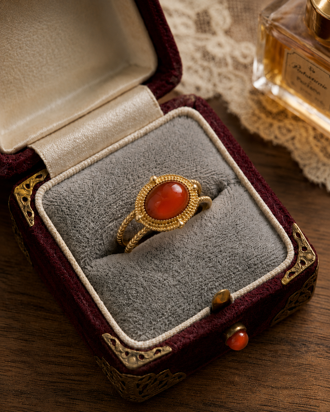 Anillo sahira dorado de cornalina