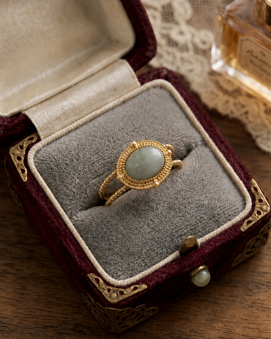 Anillo sahira dorado de labradorita
