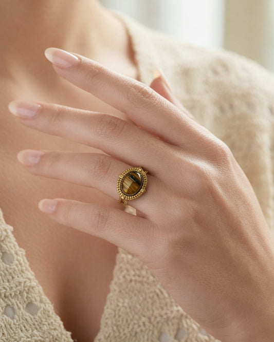Anillo sahira dorado de ojo de tigre
