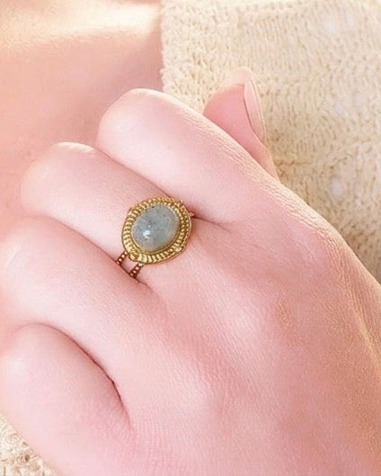 Anillos Sahira dorados con minerales 1