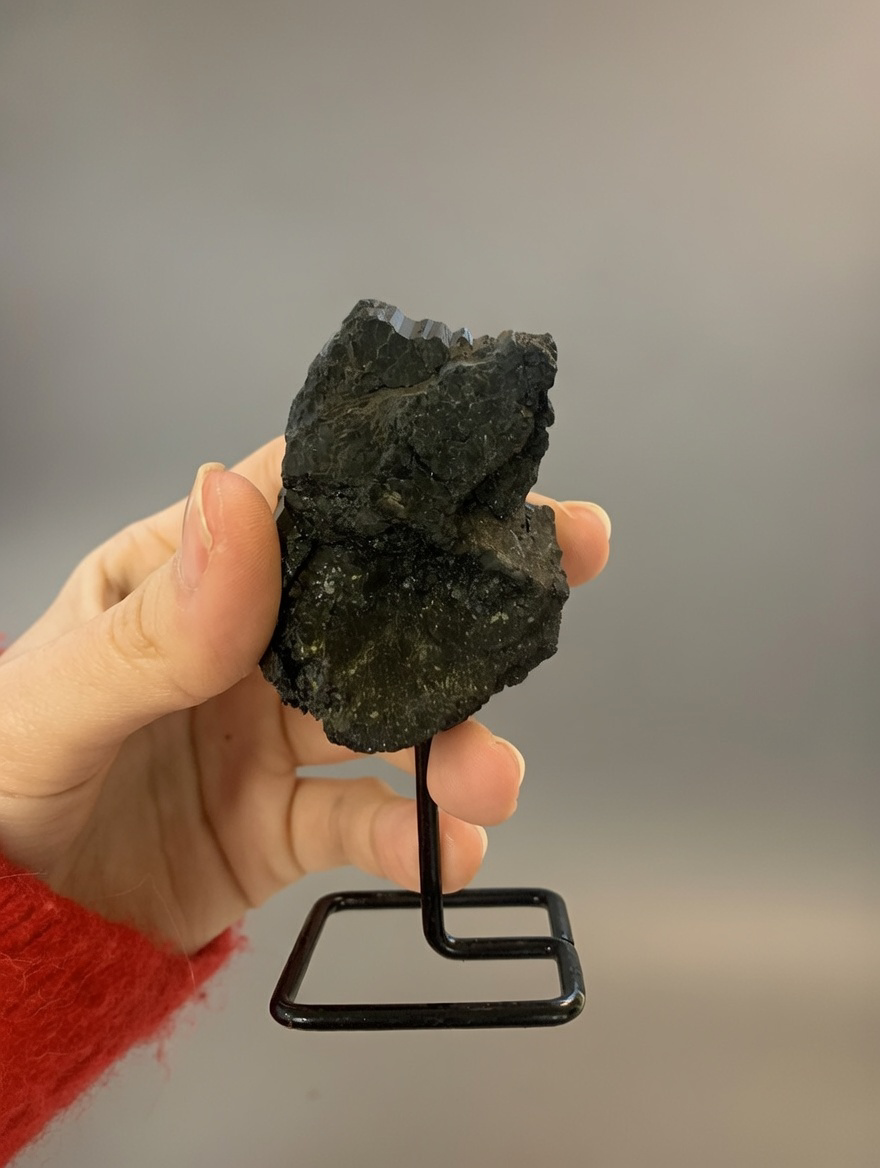 Base de metal negra de turmalina