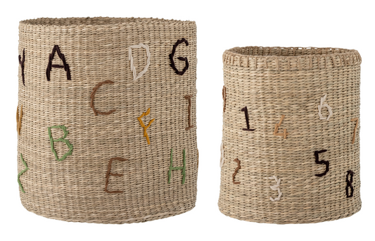 Cesta de mimbre con números o letras