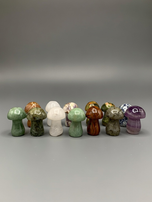 Champiñones tallados en minerales variados