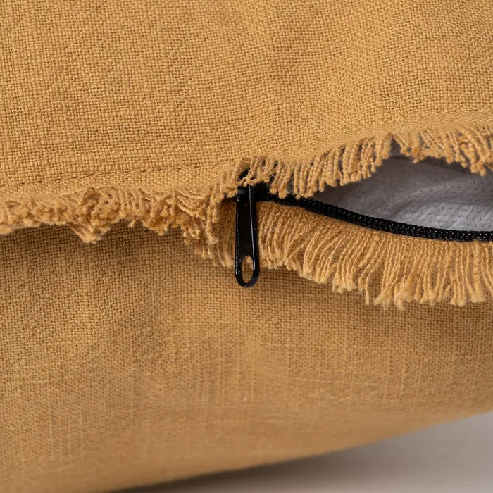 Cojín de algodón y lino color mostaza