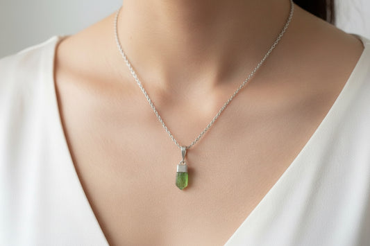 Colgante con punta de olivino