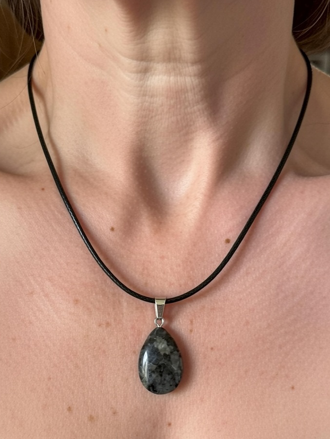 Colgante de merlinita