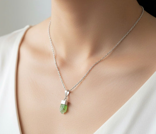 Collar con punta de olivino