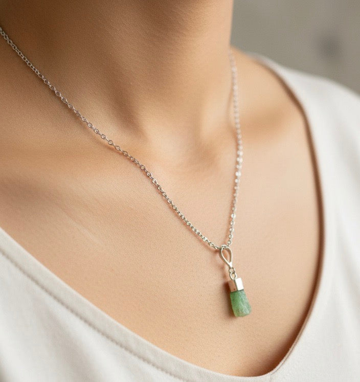 Collar con punta de olivino