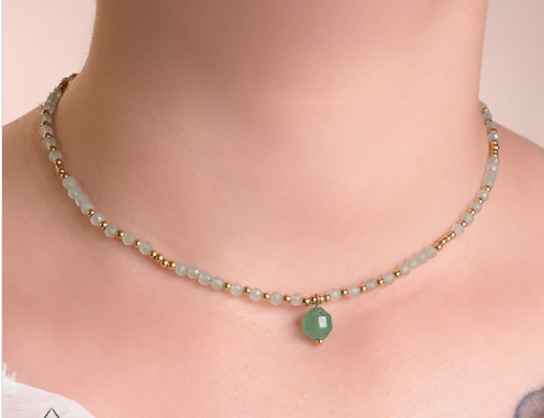 Collar de bolas de aureola dorado