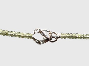 Collar de bolas de olivino 