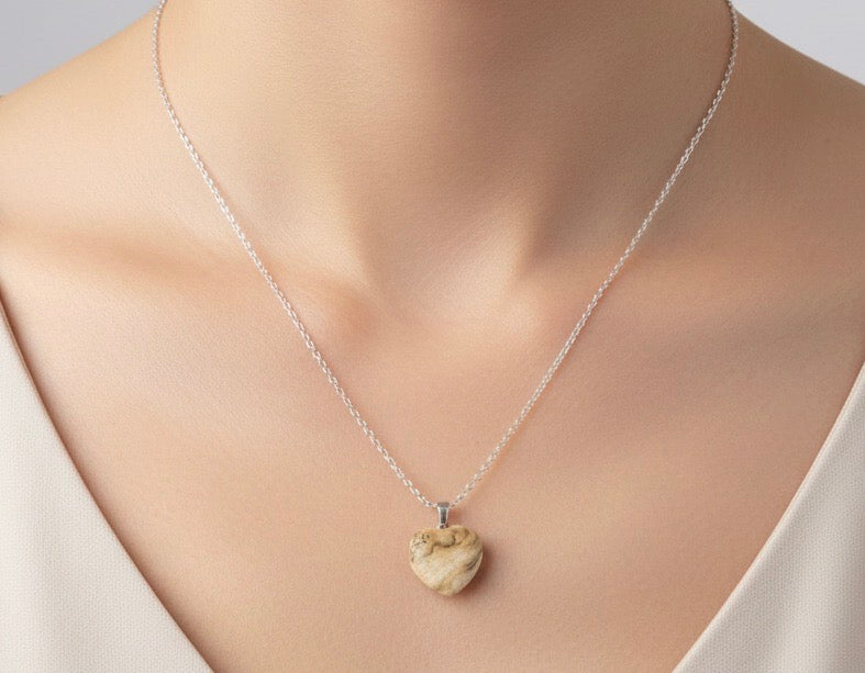 Collar de corazón de jaspe paisina