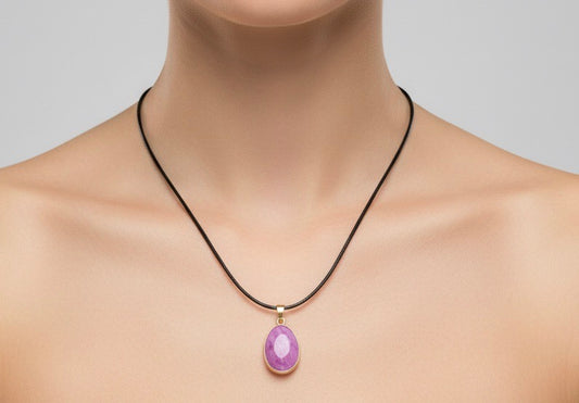 Collar dorado de minerales ovalado