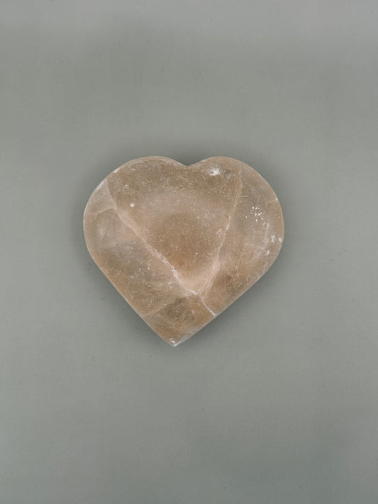 Corazón de mineral de selenita pulida naranja