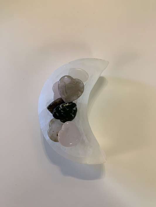 Cuenco de selenita con forma de media luna