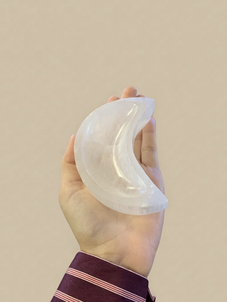 Cuenco de selenita con forma de media luna